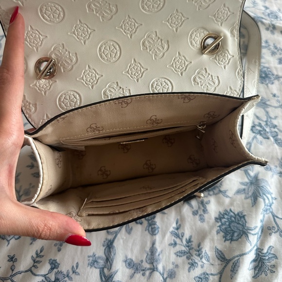Guess Peony White Crossbody Purse - Picture 2 of 4